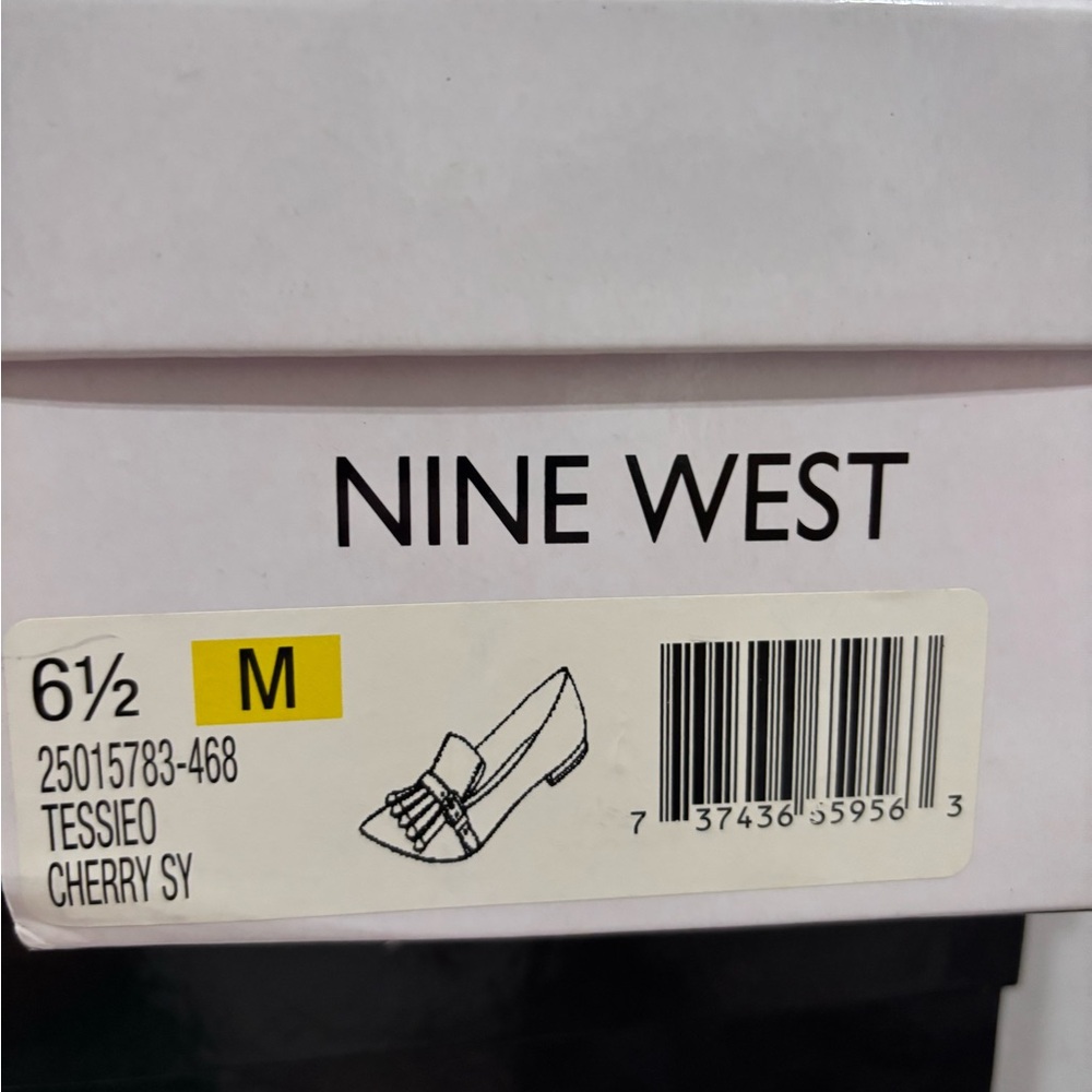 NINE WEST TESSIO FLATS IN CHERRY - Picture 4 of 4